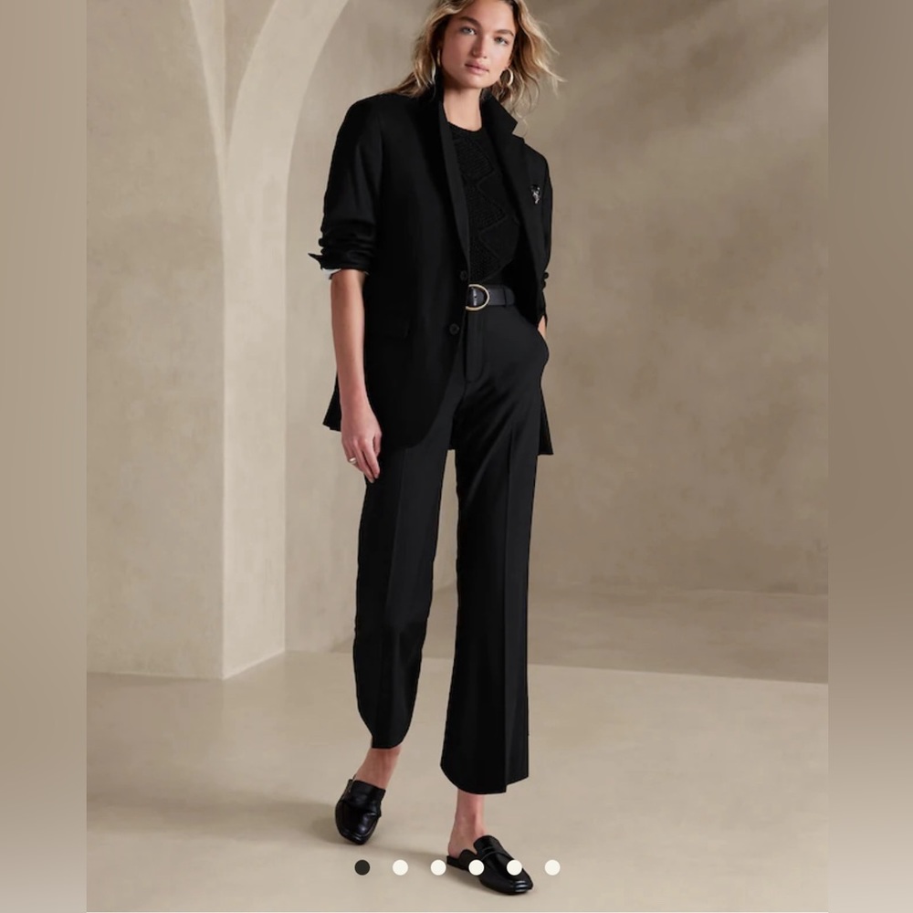 Banana Republic Sculpted Bootcut Black pants, size 10. Like NEW.